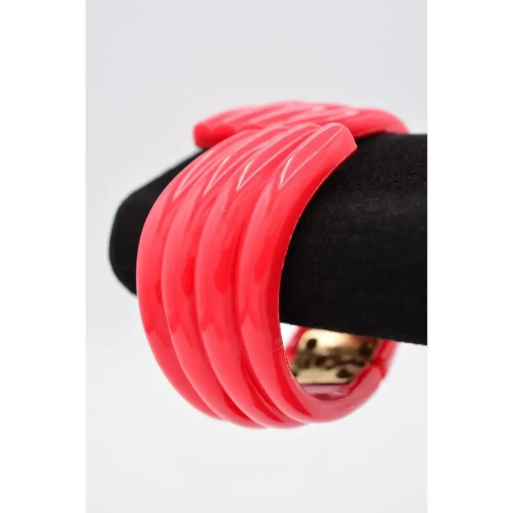Vintage Bangle Bracelet Lucite Chunky Bright Red Coral Scalloped 70s 1980s Bin4